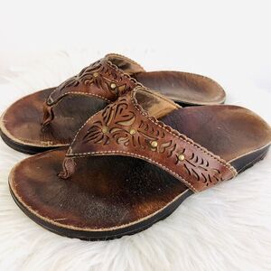 Abeo Brown Leather Cutout Toe-Post Sandals